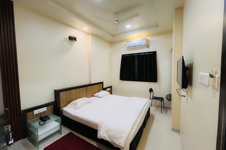 Room 10 of 26