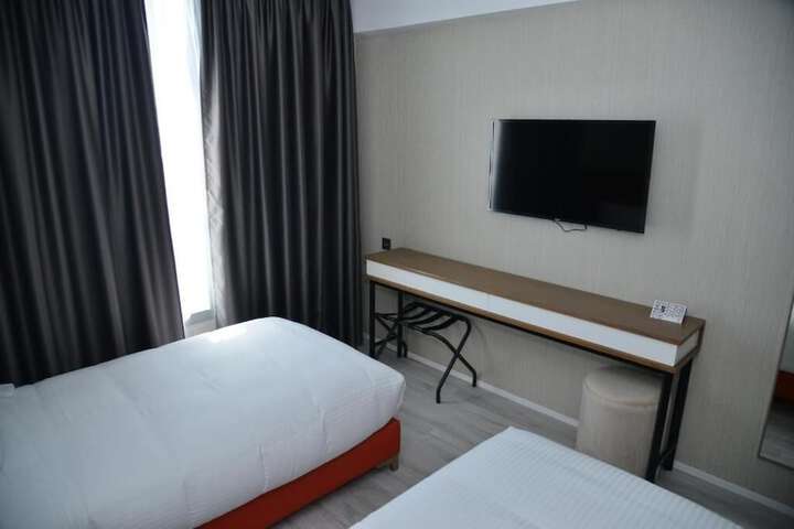 Room 8 of 18