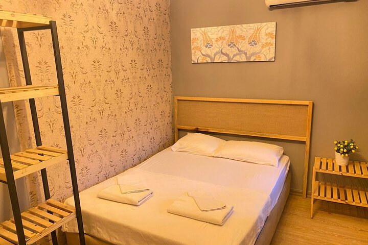 Room 4 of 12