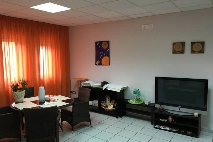 Room 7 of 9
