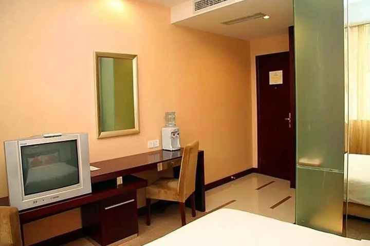 Room 4 of 11