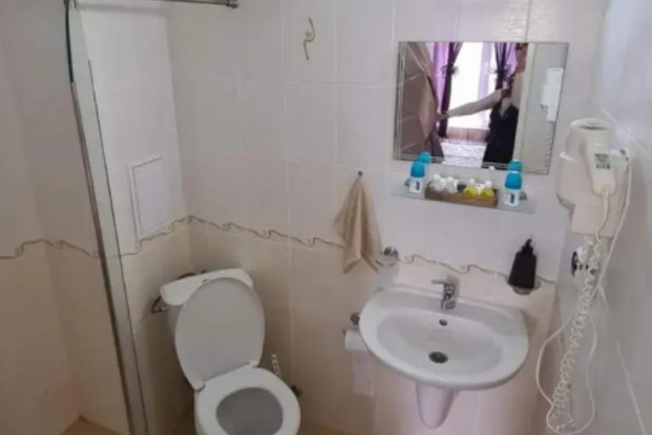Room 4 of 11