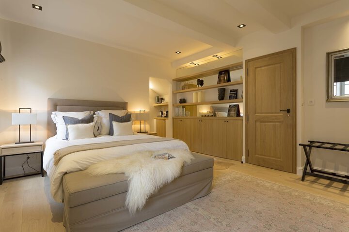 Room 9 of 62
