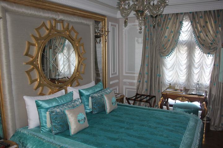 Room 6 of 94