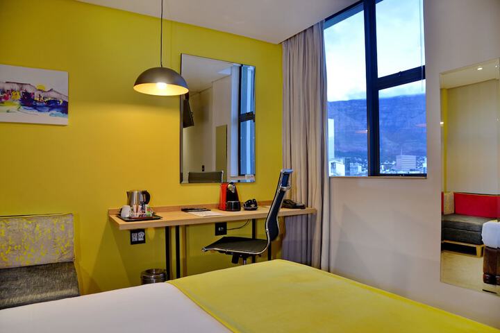 Room 16 of 76