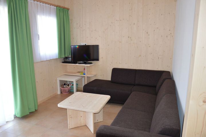 Room 9 of 193