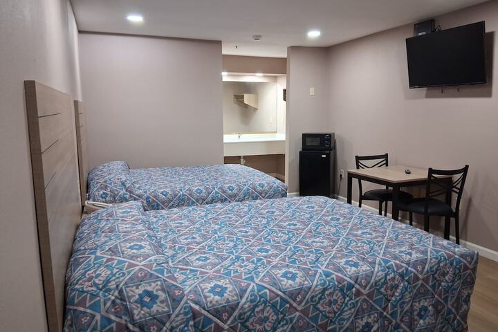 Room 9 of 16