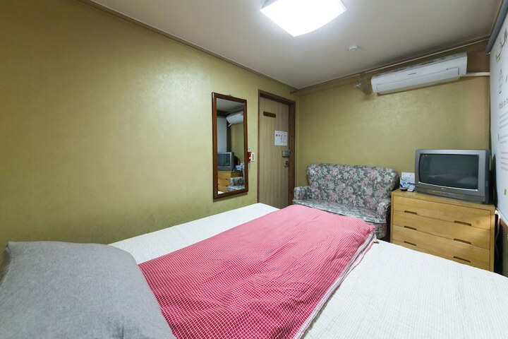 Room 15 of 43