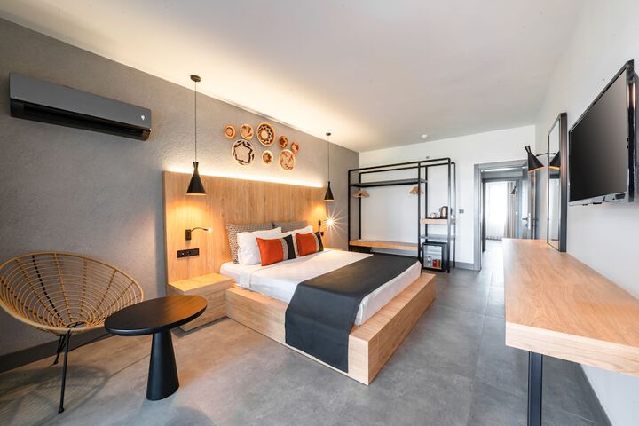 Room 5 of 63
