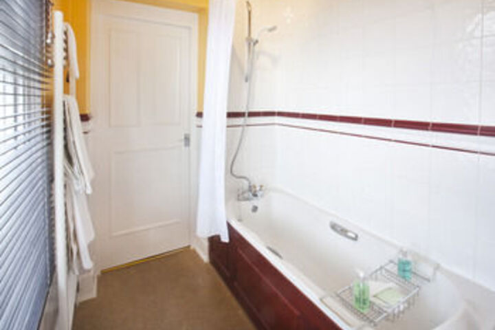 Room 4 of 95