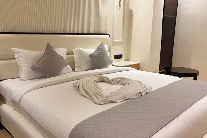 Room 5 of 36