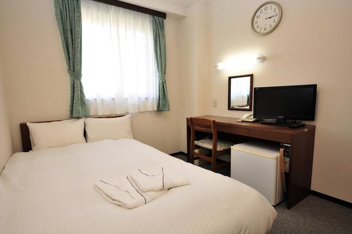 Room 17 of 37