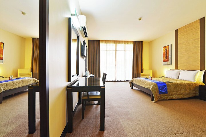 Room 9 of 42