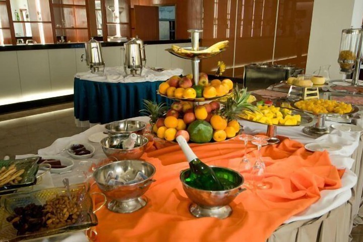 Dining 50 of 68