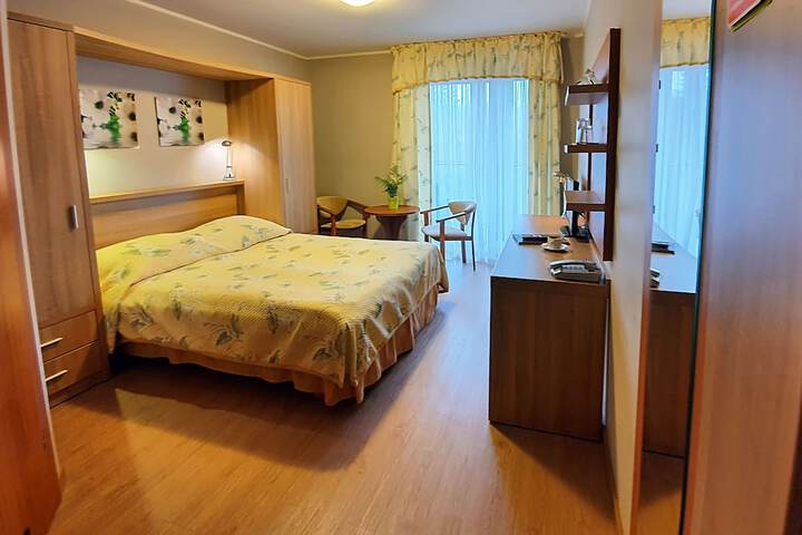 Room 15 of 53