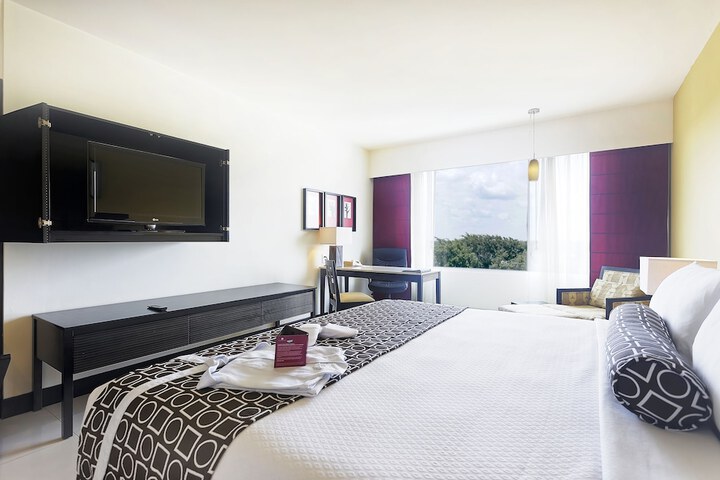 Room 27 of 213