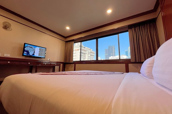 Room 6 of 23