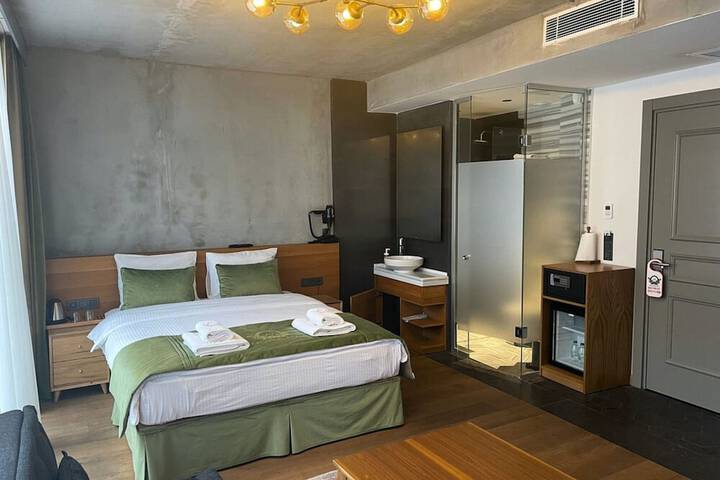Room 18 of 63