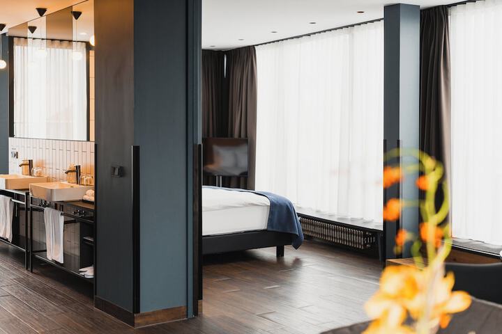 Room 4 of 87