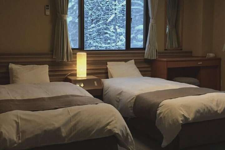 Room 13 of 21