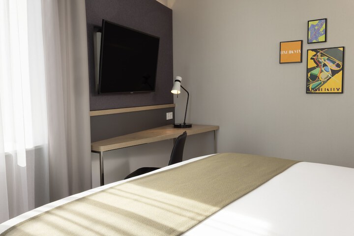 Room 12 of 104