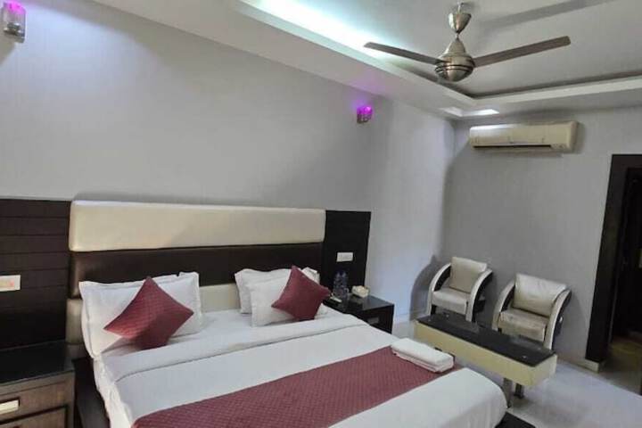 Room 6 of 23