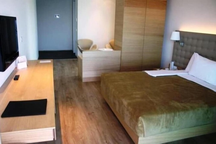 Room 4 of 23