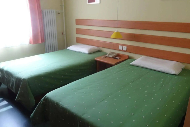 Room 4 of 11