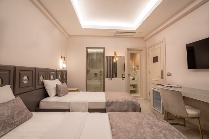 Room 10 of 85