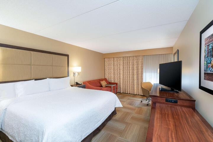 1 King Bed (2 of 28)