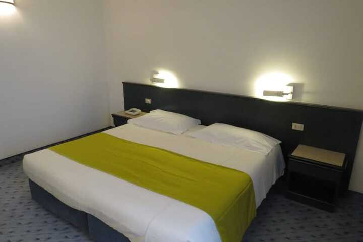 Room 11 of 31
