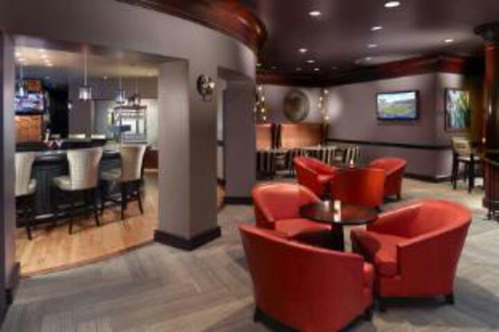 Lounge 11 of 18