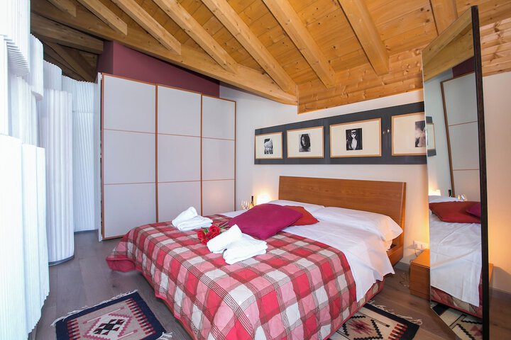 Room 2 of 39