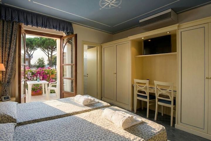 Room 10 of 29