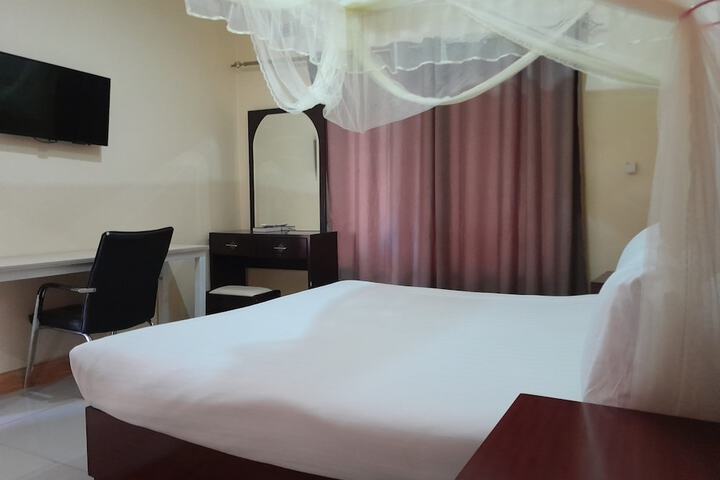 Room 3 of 10