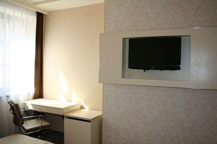 Room 25 of 40