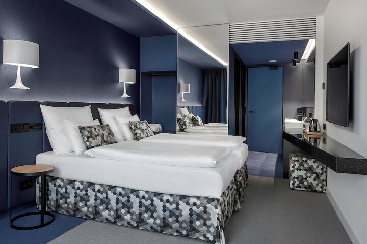 Room 5 of 42