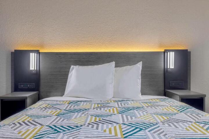 1 Queen Bed Kitchen (5 of 7)