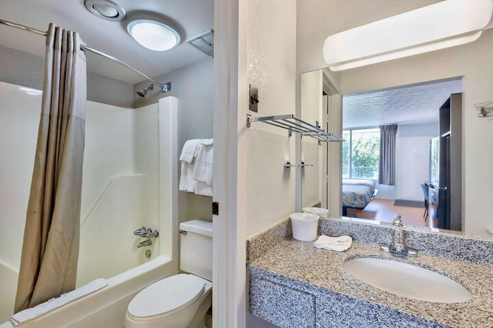 2 Full Beds Suite Kitchen (10 of 13)