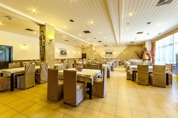 Dining 50 of 82