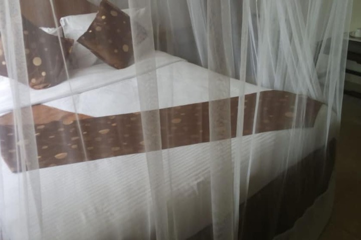 Room 8 of 17