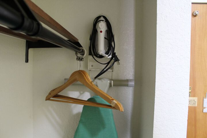 Iron/ironing board