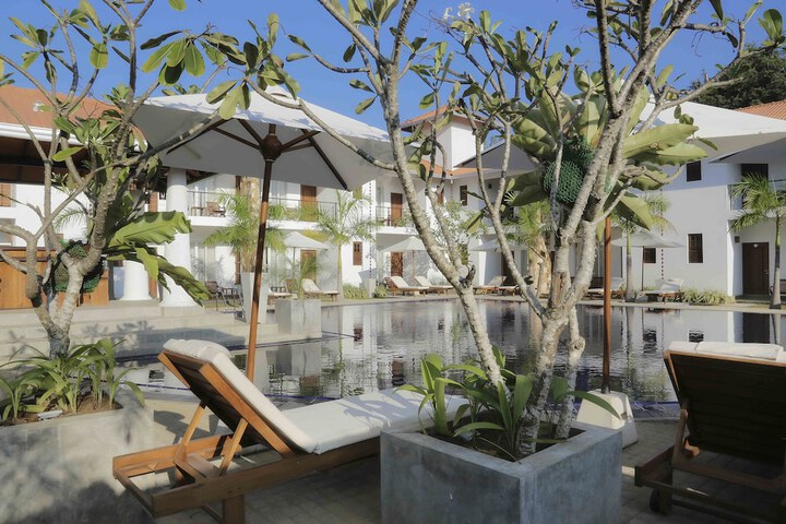 Hotel Pool