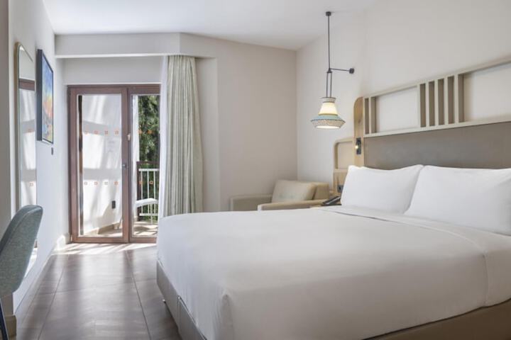 Room 42 of 163