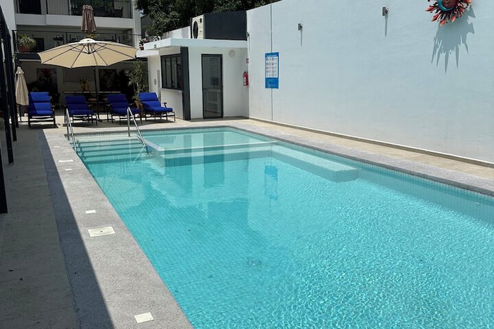 Pool 40 of 60