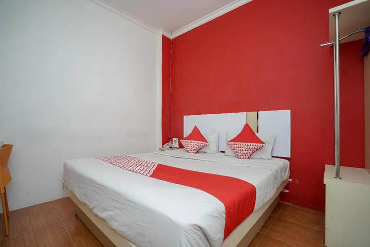 Room 5 of 9