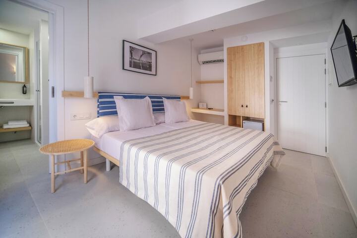 Room 6 of 20