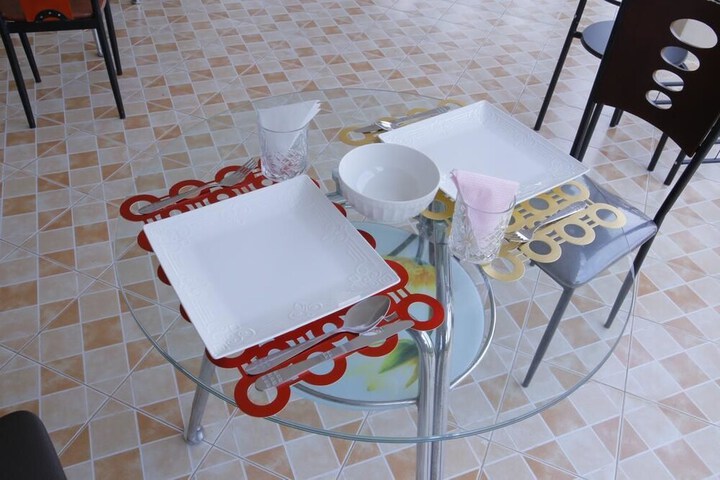 Dining 22 of 32