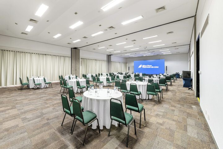 Ballroom/Hall 76 of 91