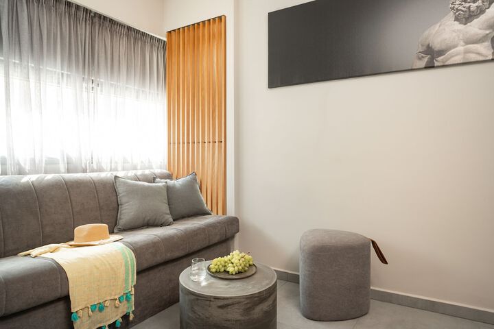 Room 41 of 102